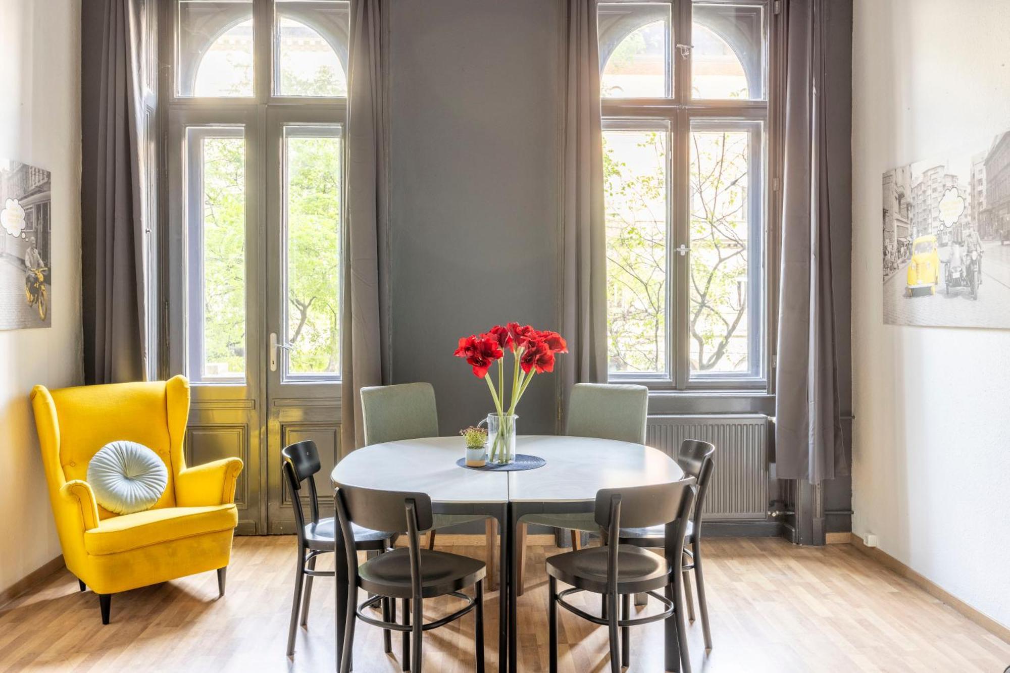 Cozy & Nostalgic Budapest Style Apartment In The Center Exteriör bild