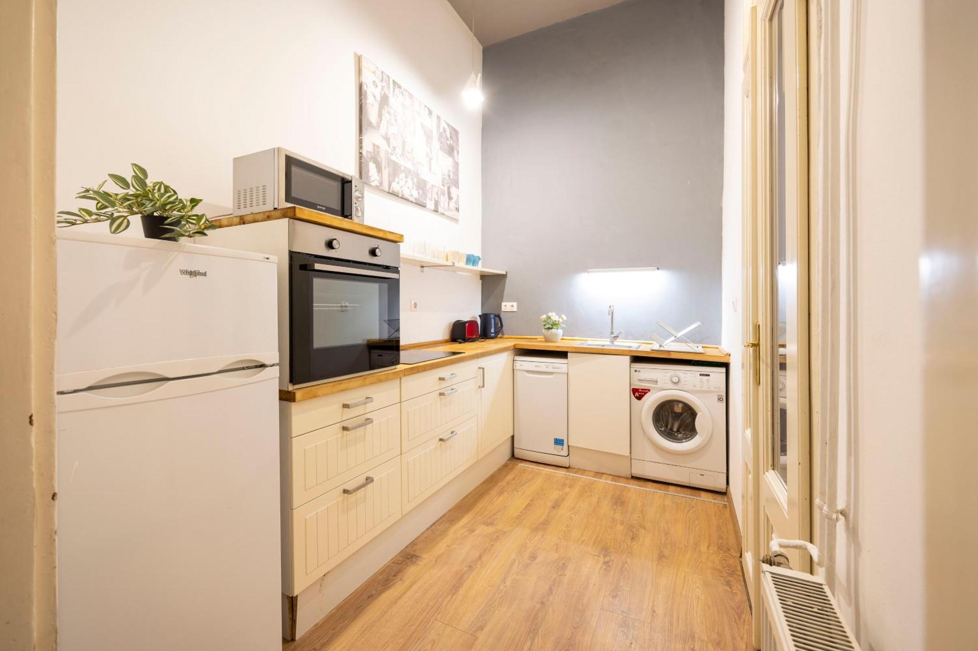 Cozy & Nostalgic Budapest Style Apartment In The Center Exteriör bild